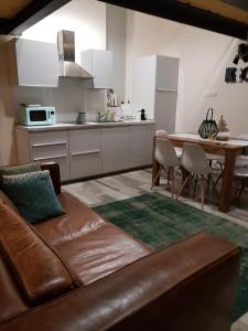 A kitchen or kitchenette at Domus Navigli