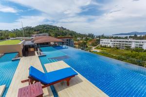 Kolam renang di atau di dekat The Aristo by Holy Cow, 4-BR loft, 150 m2, pool view