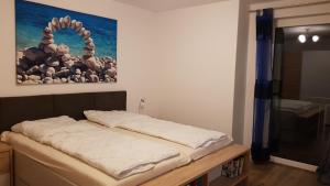 Postel nebo postele na pokoji v ubytování Ferienwohnung Dünenperle
