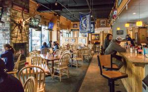 Restoran atau tempat lain untuk makan di Tenderfoot Lodge