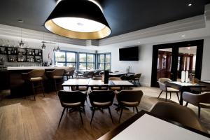 Część wypoczynkowa w obiekcie Manoir des Sables Hôtel & Golf