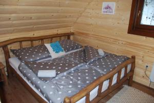 A bed or beds in a room at Chata Nezábudka