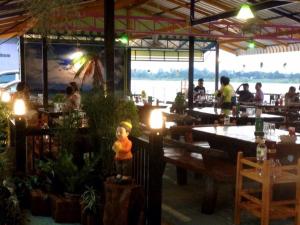a restaurant with a small statue in the center of the room at Ruanmai Style Resort 2 in Ban Nong Nam Khan +57 photos