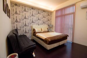 Rúm í herbergi á Days Good Guest House