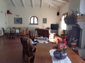 a living room with a table and a fireplace at Agriturismo La Casa Bianca in Poppi