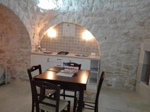 Kuchyň nebo kuchyňský kout v ubytování Trulli Resort Grassi