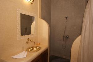 Koupelna v ubytování Riad petit Karmela + 22 fotografií