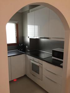 A cozinha ou cozinha compacta de Appartement Sant Elmo, Cala Conills, WIFI