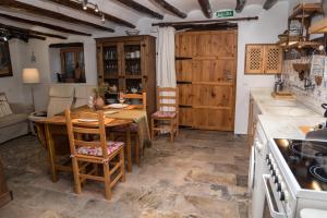 Una cocina o zona de cocina en L'Arc de Pedra