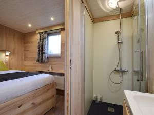 Koupelna v ubytování Mobile Home in Ardennes near Forest & Sauna