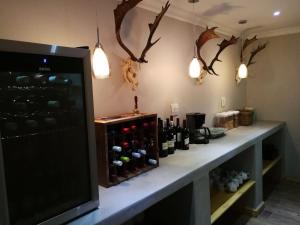 Příslušenství pro přípravu čaje a kávy v ubytování Mountain View Country Guest House