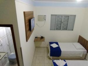 Ein Bett oder Betten in einem Zimmer der Unterkunft Hotel São Caetano
