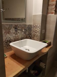 A bathroom at Domus Navigli