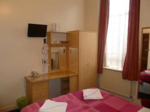Μια τηλεόραση ή/και κέντρο ψυχαγωγίας στο Guilford House Hotel
