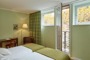 Postel nebo postele na pokoji v ubytování hotel brasserie au violon