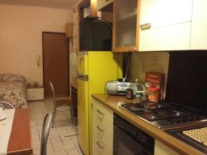 A kitchen or kitchenette at Monolocale Monteverde Még 23 kép