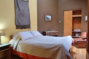 Voodi või voodid majutusasutuse The Lazy Dog Inn a Mountain Lodge toas