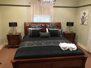 
A bed or beds in a room at The Sanctuary at Springbrook
