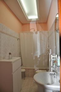 a bathroom with a tub and a sink and a toilet at Happy House Wifi Free Bici Free in Avola