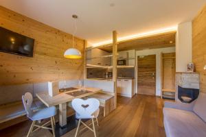 Appartement Hotel Erlhof Deluxe廚房或簡易廚房