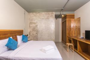 Postel nebo postele na pokoji v ubytování Light Khao Lak Resort