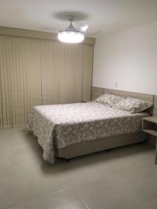 Cama ou camas em um quarto em LE BON VIVANT - LINDO APARTAMENTO PRAIA GRANDE