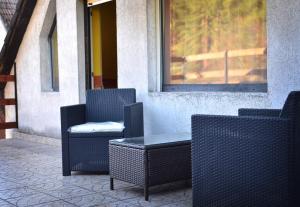 A seating area at Gesztenyes Vendeghaz