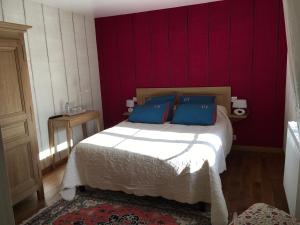 Postel nebo postele na pokoji v ubytování Manoir le Bout du Pont