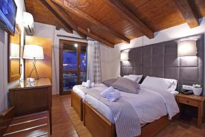 Ліжко або ліжка в номері Arion Hotel