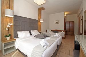 Ліжко або ліжка в номері Arion Hotel