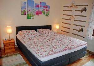 Ein Bett oder Betten in einem Zimmer der Unterkunft Ferienappartements Haus Fischersruh