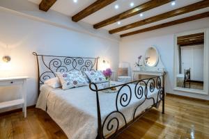 Posteľ alebo postele v izbe v ubytovaní Leona Apartments