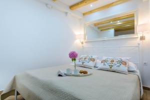 Posteľ alebo postele v izbe v ubytovaní Leona Apartments