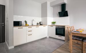 Kuchyň nebo kuchyňský kout v ubytování Chill Apartments City Link