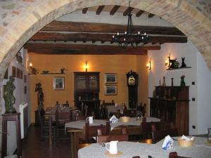 A restaurant or other place to eat at Agriturismo Podere del Vescovo