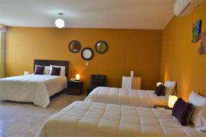 Postel nebo postele na pokoji v ubytování Kajaca Suite Hotel