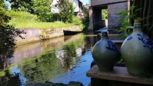 Výhled na řeku, která protéká v blízkosti bed and breakfast
