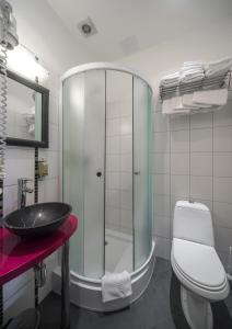 Koupelna v ubytování Dodo Hotel