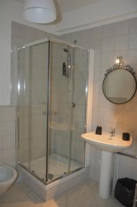 アルタムーラにあるB&B La Colombaのバスルーム(シャワー、シンク付)