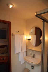 Ein Badezimmer in der Unterkunft Ackfeld Hotel-Restaurant