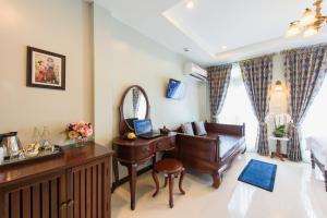 a dressing room with a piano and a mirror at The Velvet Orchid in Chiang Mai