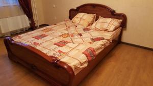 レウトフにあるApartment on Akademika Chelomeya 9のベッド(布団、枕付)