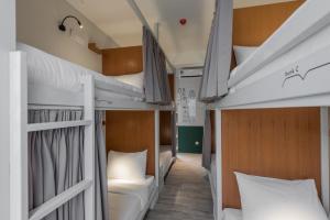 two bunk beds in a dorm room at Bunk & Bilik Hotel Jalan Ipoh in Kuala Lumpur