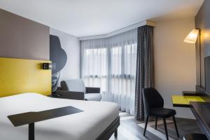 Rúm í herbergi á Ibis Styles Nice Centre Port