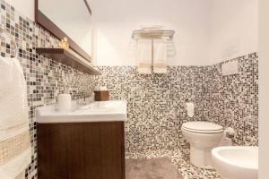 חדר רחצה ב-Kosher Bed&Breakfast La Casa di Eva 