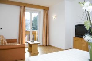 TV a/nebo společenská místnost v ubytování Hotel Löwenwirt