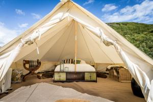 Nespecifikovaný výhled na hory nebo výhled na hory při pohledu z luxury tent