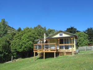 Gallery image of Snowberry Cottage at Lochsloy Farm Little River in Little River