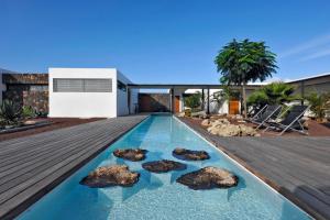 a swimming pool in the middle of a house at Villa La Laguna in Lajares