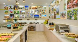 Makanan di atau berdekatan hotel